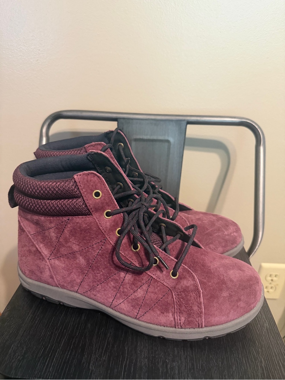 Duluth Trading Steel Creek Plum Suede Water Resistant Ankle Boots Size 10
